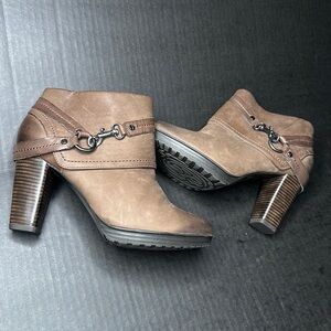 Clarks Ankle Indigo leather Lida Booties Sze 9 Brown Heeled Boots Harness Accent